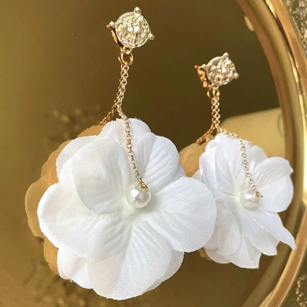 Urban Outfitters Flowers Dangle Earrings